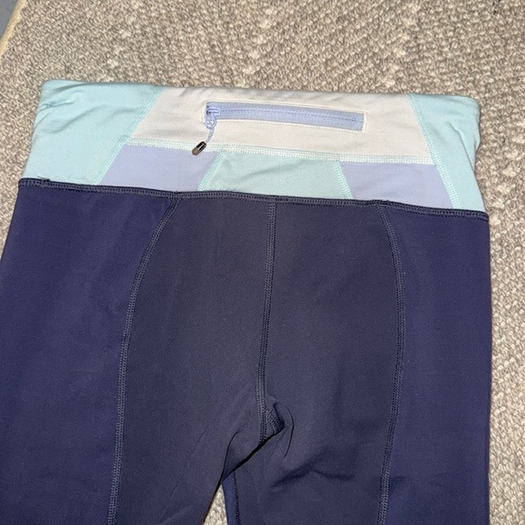 Lululemon size 4 3/4 length tight - Picture 3 of 5